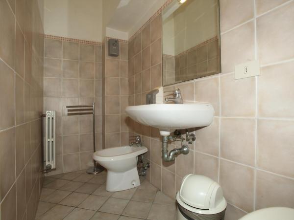HostelCiompi : photo 1 de la chambre chambre double avec salle de bains privative