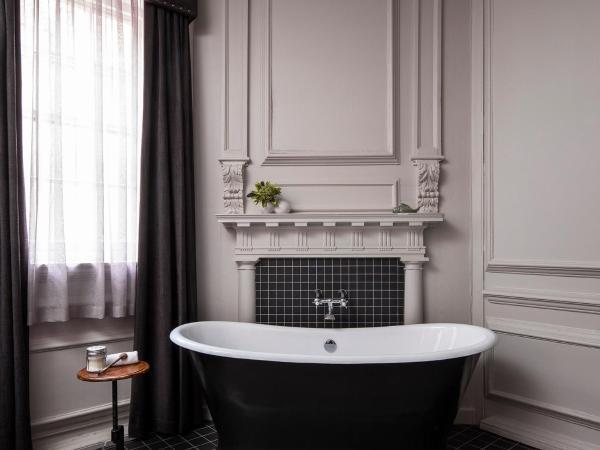 Judges Court : photo 1 de la chambre chambre lit king-size deluxe avec baignoire à bord arrondi