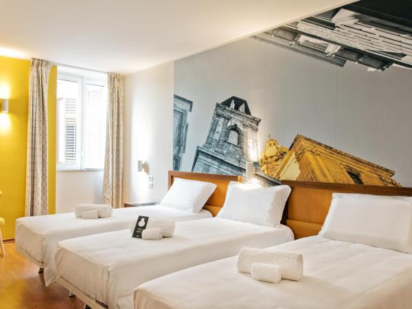 B&B Hotel Palermo Quattro Canti : photo 1 de la chambre chambre triple