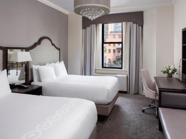 Park South Hotel, part of JdV by Hyatt : photo 1 de la chambre chambre double avec 2 lits doubles et douche accessible en fauteuil roulant - adaptée aux personnes à mobilité réduite