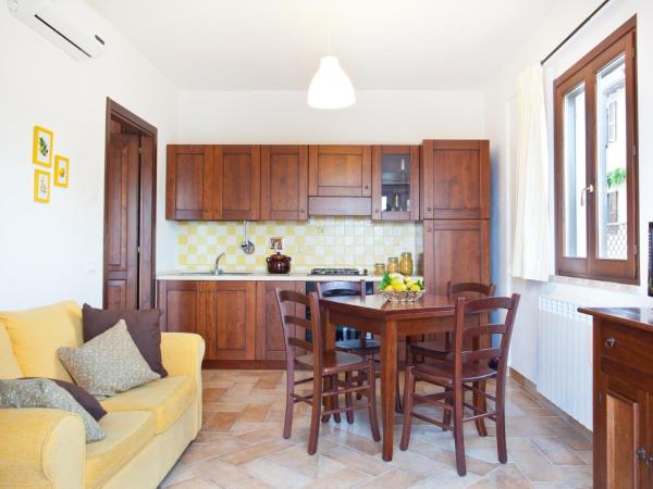 Agriturismo Il Vecchio Mandorlo : photo 6 de la chambre appartement 1 chambre supérieur avec patio