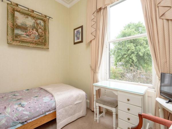 No 45 : photo 2 de la chambre chambre simple avec salle de bains privative