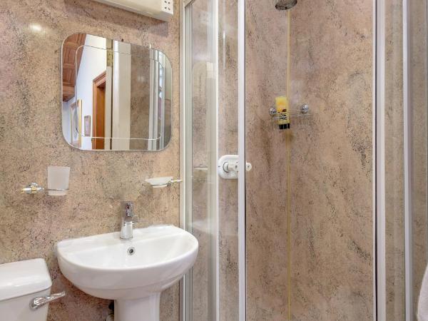 No 45 : photo 3 de la chambre chambre simple avec salle de bains privative