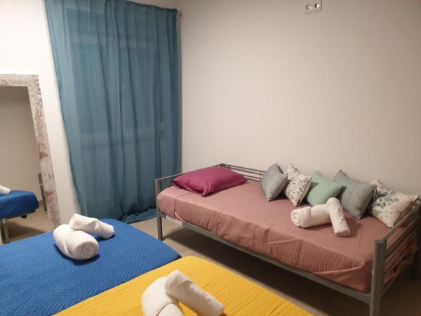 Lisbon Hostel Terminal 4 : photo 2 de la chambre chambre double avec lit d'appoint