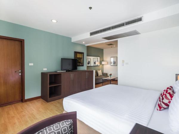 Evergreen Place Siam by UHG : photo 5 de la chambre suite deluxe avec cuisine et baignoire 