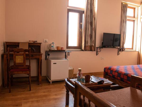 Hotel Arya Niwas : photo 6 de la chambre chambre double ou lits jumeaux premium