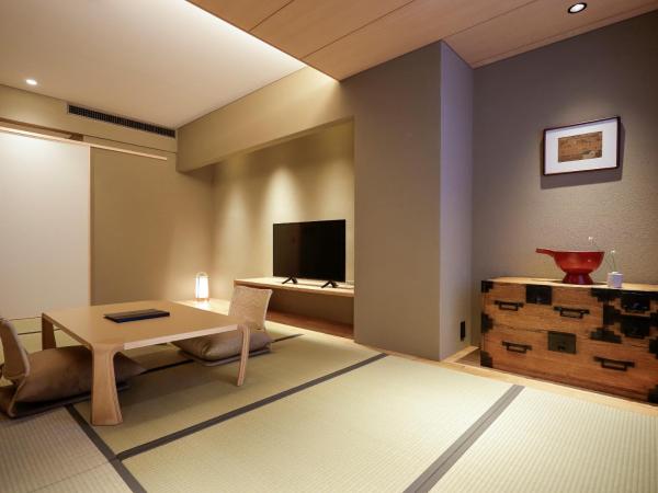 Kaminarimon Ryokan : photo 1 de la chambre chambre lits jumeaux supérieure - vue sur ville