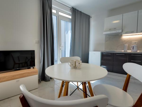 Villa Croatica II : photo 6 de la chambre appartement - vue sur piscine