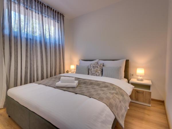 Villa Croatica II : photo 9 de la chambre appartement - vue sur piscine