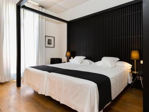 Hotel Market : photo 2 de la chambre chambre double ou lits jumeaux avec balcon
