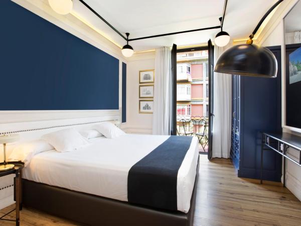 Hotel Market : photo 6 de la chambre chambre double ou lits jumeaux avec balcon