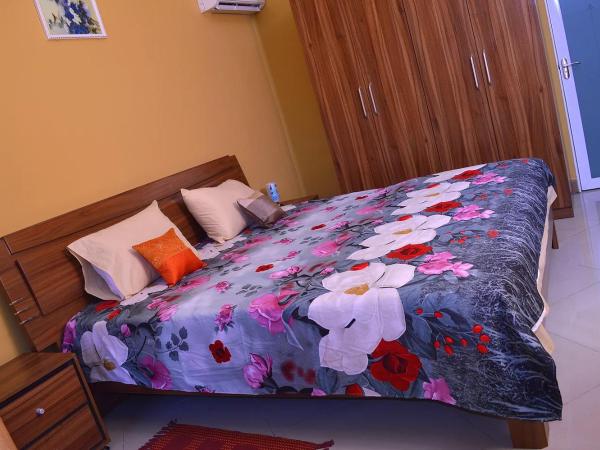 Niv Villa : photo 3 de la chambre chambre double avec baignoire spa