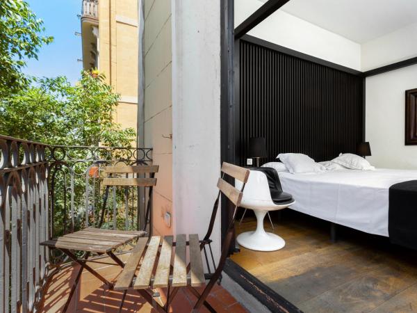 Hotel Market : photo 3 de la chambre chambre double ou lits jumeaux avec balcon