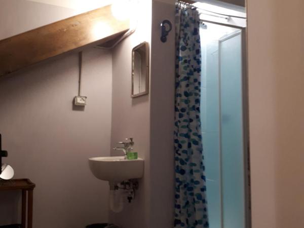 Attic Hostel Torino : photo 4 de la chambre lit dans dortoir mixte de 6 lits