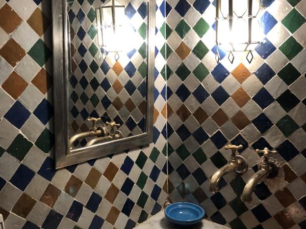 Riad Tizwa Fes : photo 3 de la chambre chambre double basique