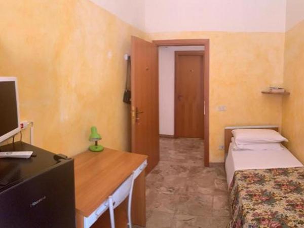 HostelCiompi : photo 1 de la chambre chambre simple avec salle de bains commune