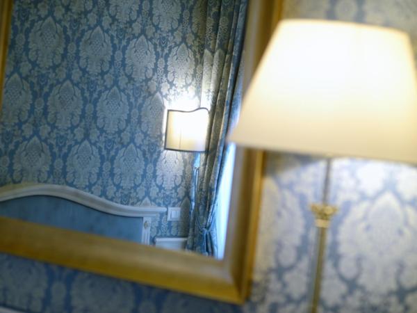 Corte Barozzi Venice Suites : photo 5 de la chambre chambre de luxe double ou lits jumeaux avec vue sur le canal