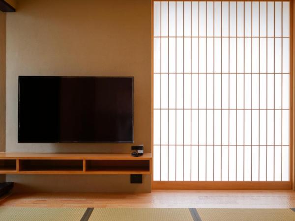 Kaminarimon Ryokan : photo 7 de la chambre suite avec terrasse