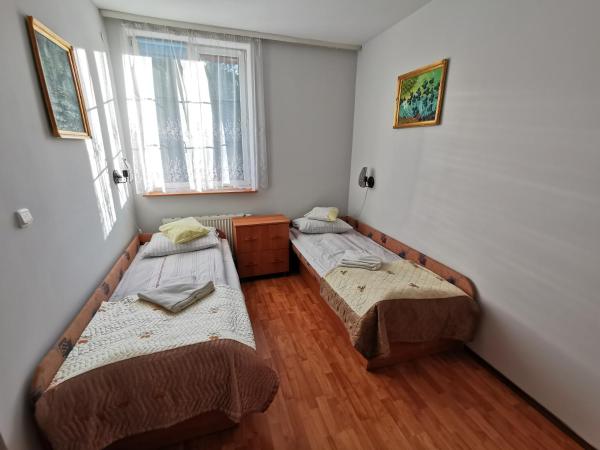 Hotel TERESITA : photo 7 de la chambre chambre quadruple avec salle de bains privative