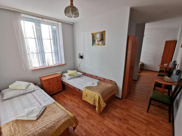Hotel TERESITA : photo 1 de la chambre chambre quadruple avec salle de bains privative