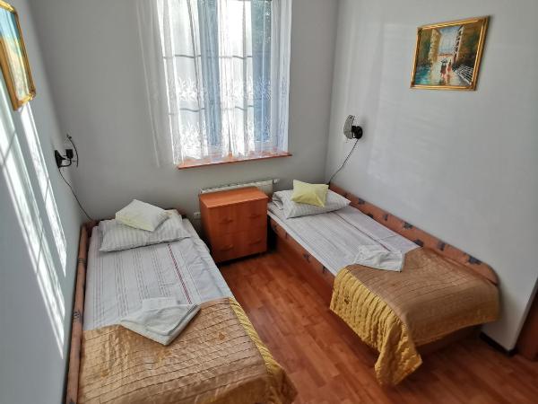 Hotel TERESITA : photo 2 de la chambre chambre quadruple avec salle de bains privative