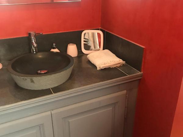 MAS DE LA FADETO : photo 6 de la chambre chambre double - vue sur jardin