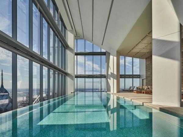 Four Seasons Hotel Philadelphia at Comcast Center : photo 1 de la chambre chambre premier cityscape avec lit king-size 