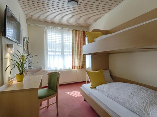 Hotel Blume Interlaken : photo 3 de la chambre chambre familiale