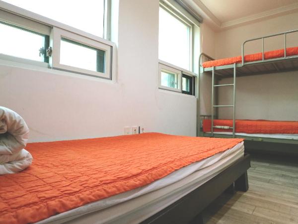 Hostel Korea - Original : photo 4 de la chambre chambre triple avec salle de bains commune