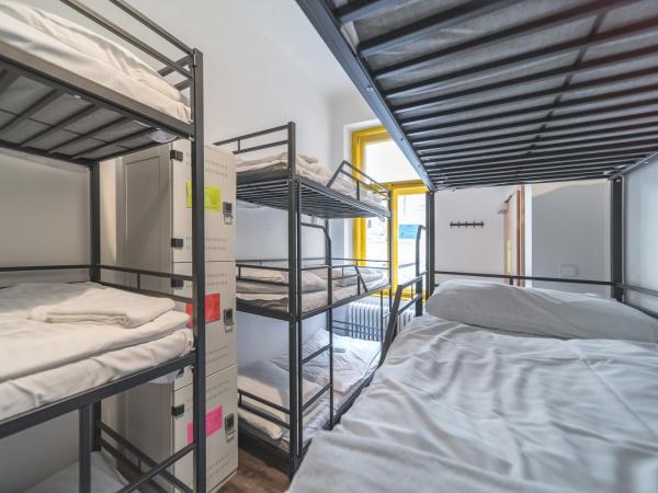 Hostel Orange : photo 5 de la chambre lit simple en dortoir mixte de 18 lits