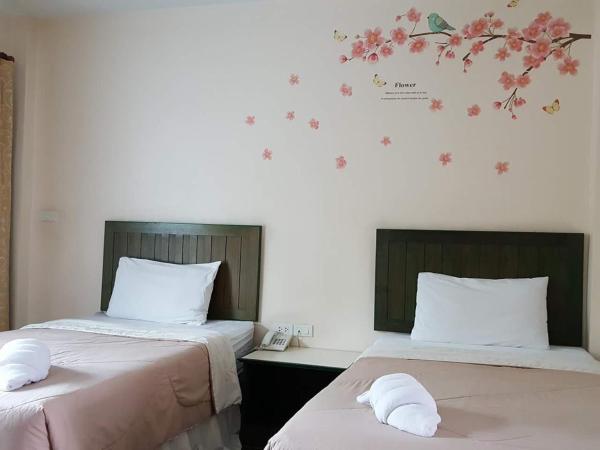 Baan Suksiri Hotel : photo 10 de la chambre chambre lits jumeaux standard