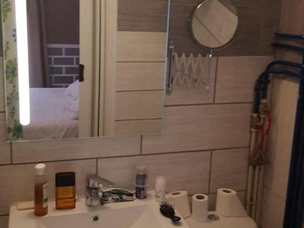 Hôtel Confort : photo 4 de la chambre chambre double standard