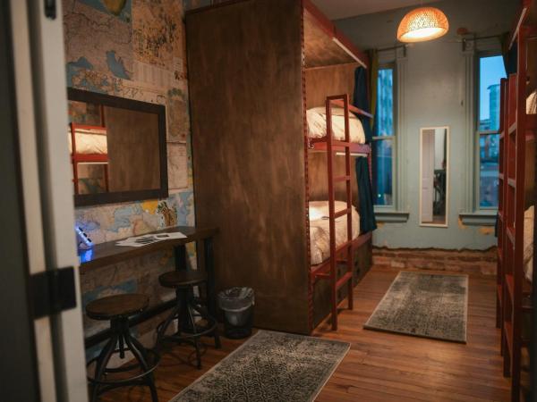 Hostel Fish : photo 1 de la chambre premium bed in 6-bed female dormitory room