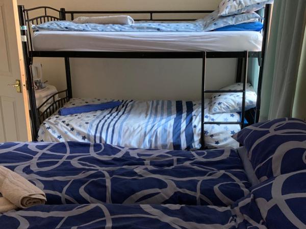 The Blue Moon : photo 1 de la chambre chambre quadruple avec salle de bains