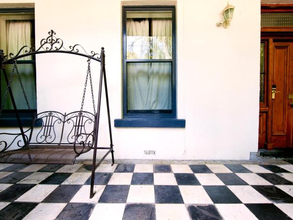 The Nunnery Accommodation : photo 5 de la chambre chambre lit queen-size de luxe avec salle de bains commune