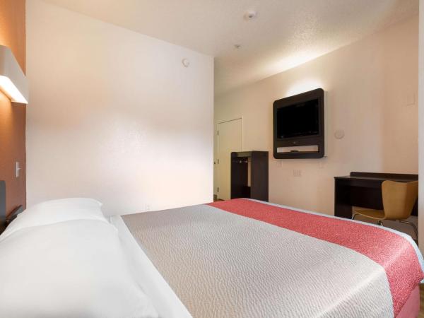 Motel 6-Orlando, FL - International Dr : photo 2 de la chambre chambre double - accessible aux personnes à mobilité réduite