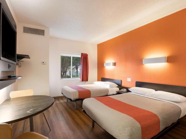 Motel 6-Orlando, FL - International Dr : photo 4 de la chambre chambre quadruple