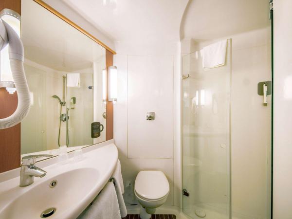 Ibis Sarlat Centre : photo 1 de la chambre chambre standard avec 1 lit double et 1 lit simple
