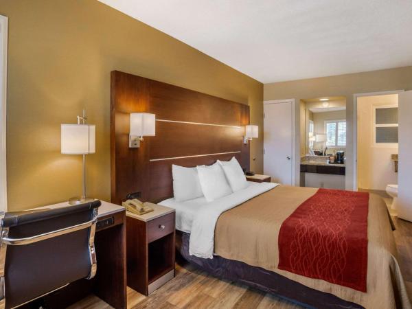 Comfort Inn San Diego Airport At The Harbor : photo 7 de la chambre chambre lit king-size standard - non-fumeurs