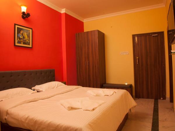 Om Sai Villa Guesthouse : photo 1 de la chambre chambre double deluxe avec balcon