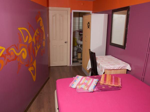 Chillout Lya Hostel & Lounge : photo 1 de la chambre chambre double avec salle de bains privative