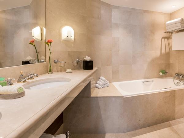 Warwick Brussels - Grand Place : photo 3 de la chambre suite - vue sur ville