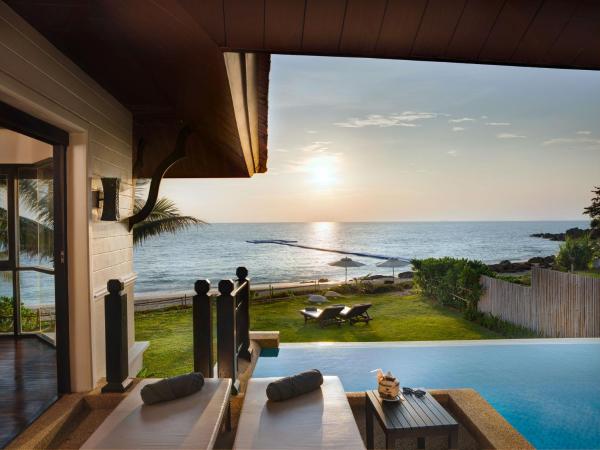 Rawi Warin Resort And Spa - SHA Extra Plus : photo 3 de la chambre villa front de mer avec piscine