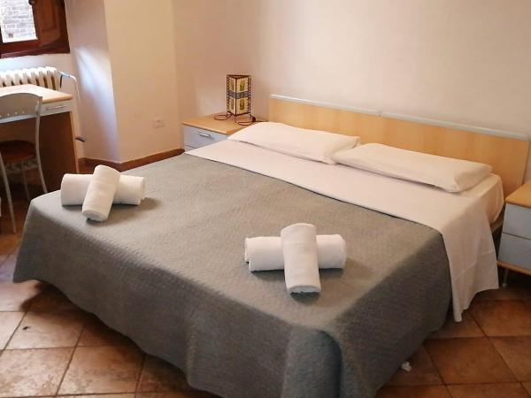 HostelCiompi : photo 1 de la chambre chambre triple avec salle de bains privative