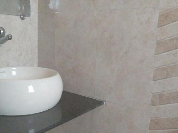 Hotel Rose Lodge : photo 5 de la chambre budget double room indian nationals only