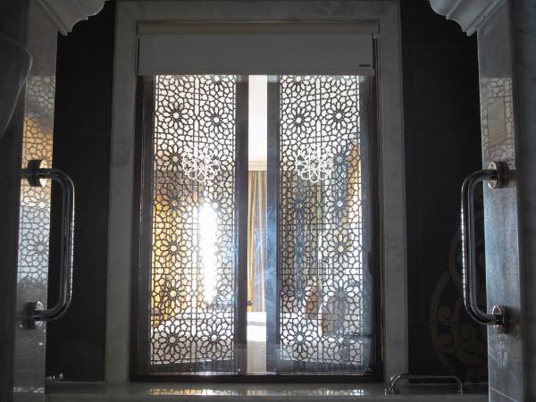 Jumeirah Zabeel Saray Dubai : photo 5 de la chambre hébergement familiale supérieure avec balcon, accès au spa de luxe, club enfants & ados et cinéma privé