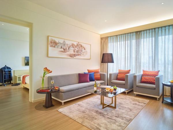 Vivanta Kolkata EM Bypass : photo 4 de la chambre deluxe suite city view king bed with one way airport transfer