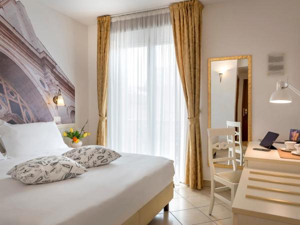 Sovrana Hotel & SPA : photo 1 de la chambre chambre double avec balcon
