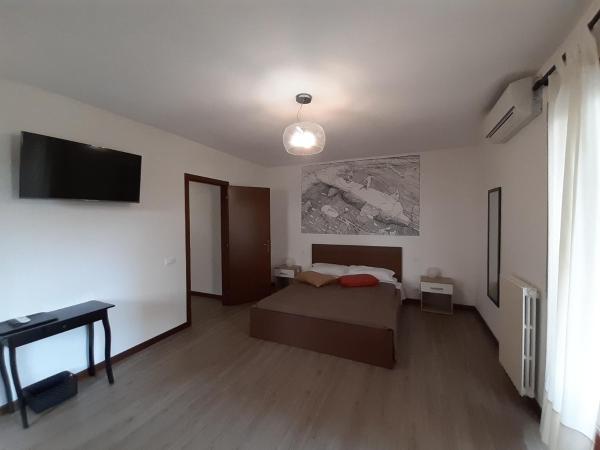 Nottetempo Verona : photo 2 de la chambre chambre de luxe (2 adultes + 1 enfant) avec salle de bains commune