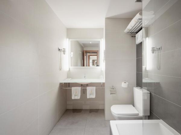 Maisonnave : photo 7 de la chambre chambre double avec lit d'appoint